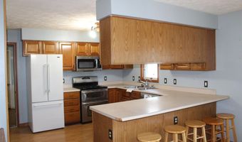 880 W Mashie Ct, Angola, IN 46703