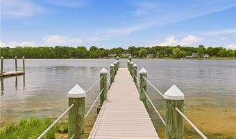 11 Opechee Dr, Barrington, RI 02806