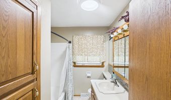 401 N College St, Agency, IA 52530