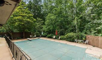 16 Canterbury Dr, Arden, NC 28704