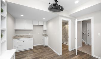 2794 Ashcombe Dr, Ann Arbor, MI 48105