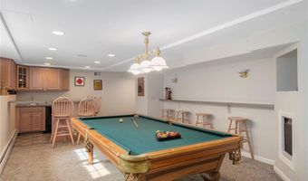 215 Watch Hill Dr, East Greenwich, RI 02818