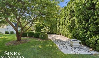 206 Edgewater Dr, Algonac, MI 48001