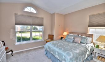 4 Symphony Ave, Bayville, NJ 08721