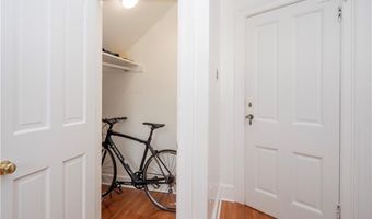 1 Oakwood Ter 7, Newport, RI 02840