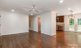 2528 Arnold Dr, Charlotte, NC 28205