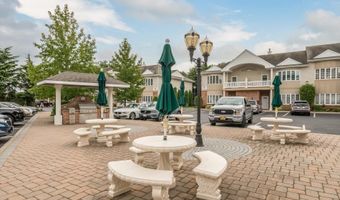 12 Sarah Ct, Amityville, NY 11701