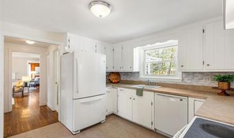 21 Old Chimney Rd, Barrington, RI 02806