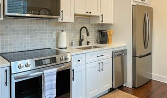 51 Poplar St 1R, Newport, RI 02840
