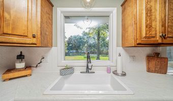 111 Moyne Dr, Abilene, KS 67410