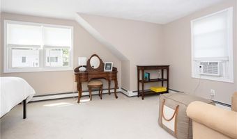 12 Ellen St, Bristol, RI 02809