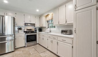 8 Brookdale Cir, Billerica, MA 01821