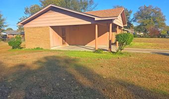 206 Hoover St, Belzoni, MS 39038