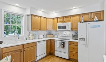 146 Parkwood Dr, Augusta, ME 04330