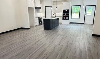 1112 Duke Dr, Bauxite, AR 72011