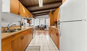 2272 Komo Mai Dr, Pearl City, HI 96782