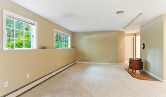 9 Scitterygussett Dr, Falmouth, ME 04105