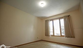 1302 E Linden St, Algona, IA 50511