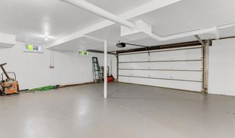 216 Hillsdale Dr, Ballwin, MO 63011
