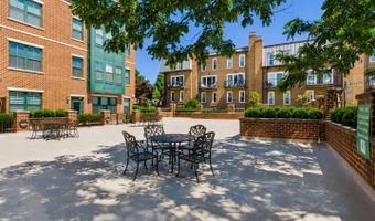 2101 N MONROE St #403, Arlington, VA 22207