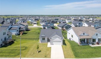 706 NE Country Meadow Dr, Ankeny, IA 50021