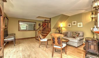 8 Whippoorwill Ln, Bethany, CT 06524