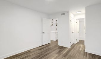3307 WYNDHAM Cir 2157, Alexandria, VA 22302