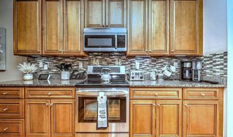 61 Pondview Cir 61, Beacon Falls, CT 06403