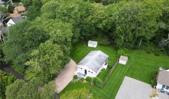 8 Presque Isle Trl, Narragansett, RI 02882