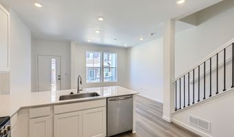 2004 S Haleyville Way, Aurora, CO 80018