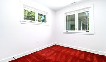 13 Kellogg St, Brookfield, CT 06804