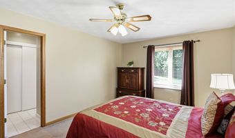 825 Queenswood Ct, Indianapolis, IN 46217