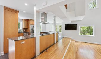 90 Red Hill Rd, Branford, CT 06405