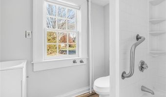 1382 Hope St, Bristol, RI 02809