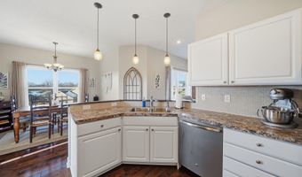 907 S 25th St, Beatrice, NE 68310