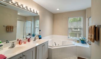 6 Foxmoor Ln, Bayville, NJ 08721