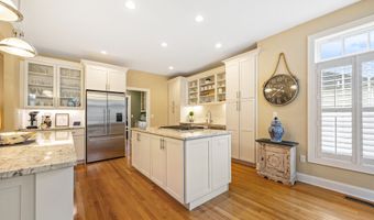 305 Richmond Glen Dr, Cheshire, CT 06410