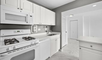 5340 HOLMES RUN Pkwy 1102, Alexandria, VA 22304