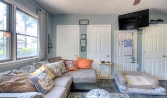 2 CLARK Dr, Barrington, NJ 08007