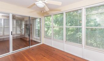 925 Westrun Dr, Ballwin, MO 63021