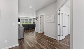 2988 NE Clearwater Dr, Albany, OR 97321