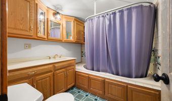 16 Lake St, Burlington, CT 06013