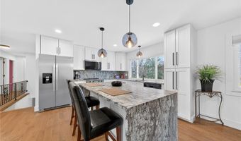 677 Turfwood Dr, Ballwin, MO 63021