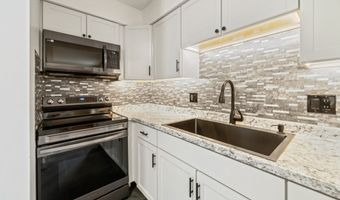 33 Bay Path Way 33, Branford, CT 06405