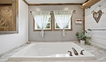 5172 S Sawmill Rd, Atoka, OK 74525