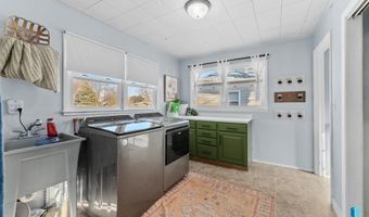 606 N 3rd St, Beresford, SD 57004