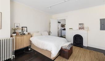 27 Franklin St, Newport, RI 02840