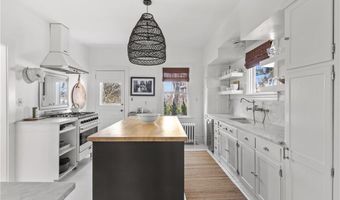 193 Coggeshall Ave, Newport, RI 02840