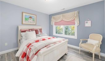 10 Honey Lou Ct, Cranston, RI 02921