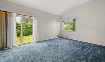 20 Sunshine Ln, Amityville, NY 11701